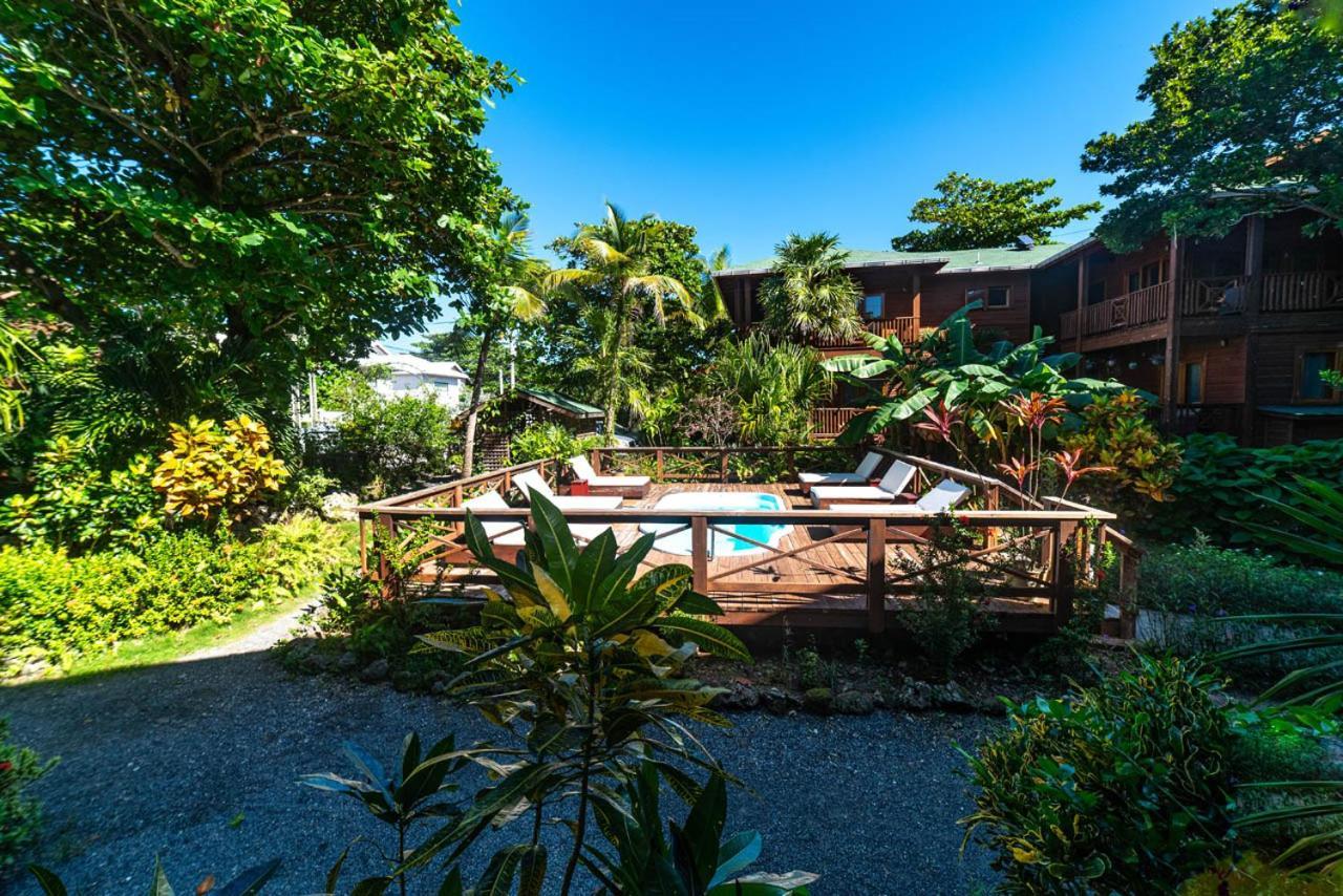 Cocolobo Resort West End Exterior photo