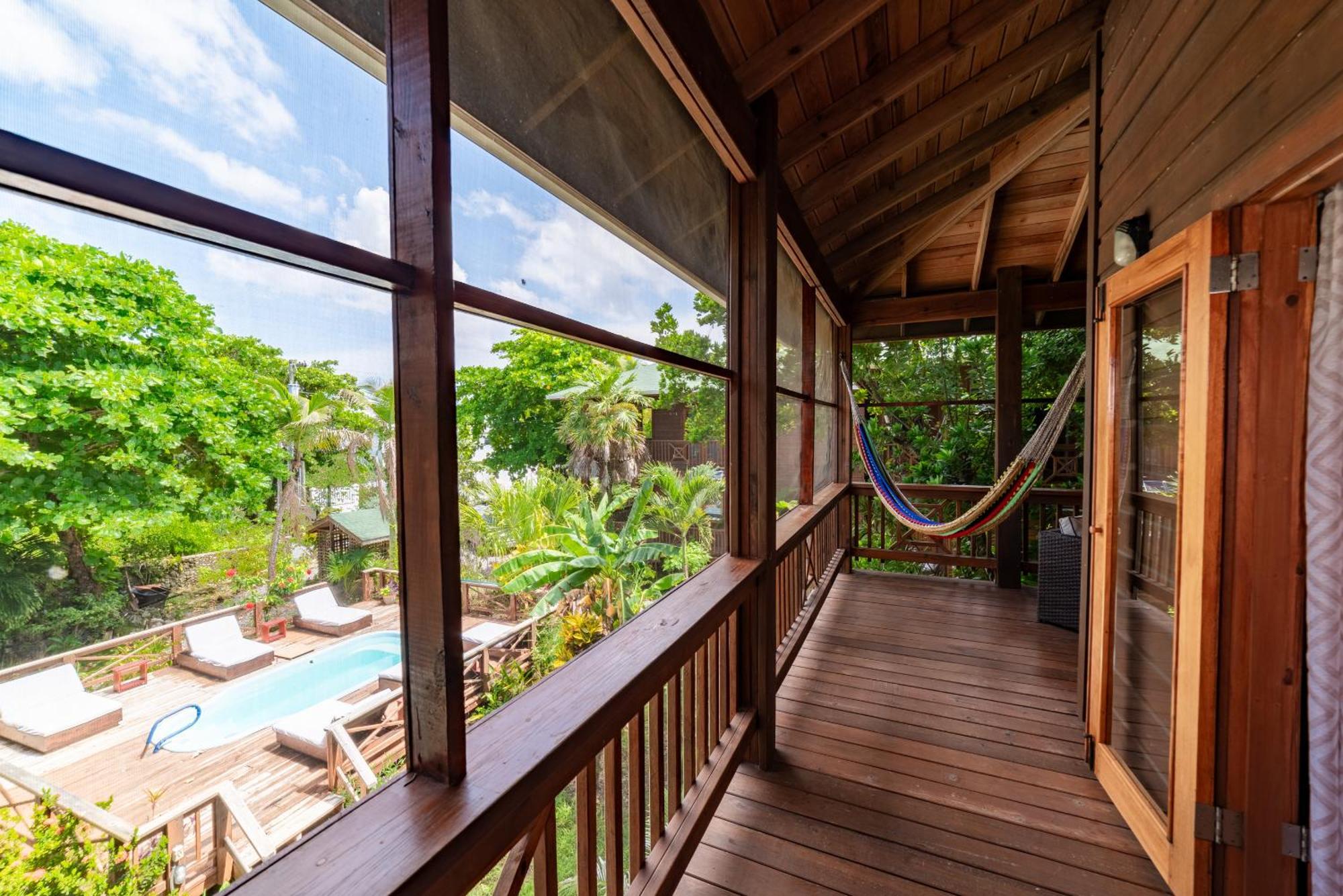 Cocolobo Resort West End Exterior photo